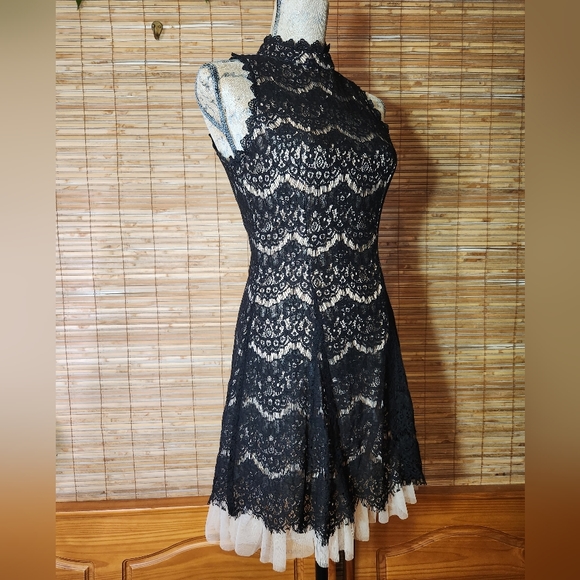 Gothic Feel Black Lace Midi Dress - Picture 3 of 9